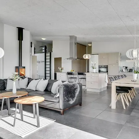 4 Bedroom Gorgeous In Knebel Skødshoved Strand