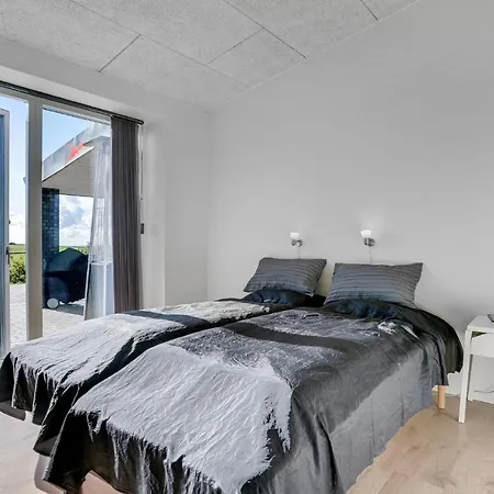 4 Bedroom Gorgeous In Knebel Ferienhaus Skødshoved Strand