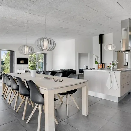 4 Bedroom Gorgeous In Knebel Casa vacanze *